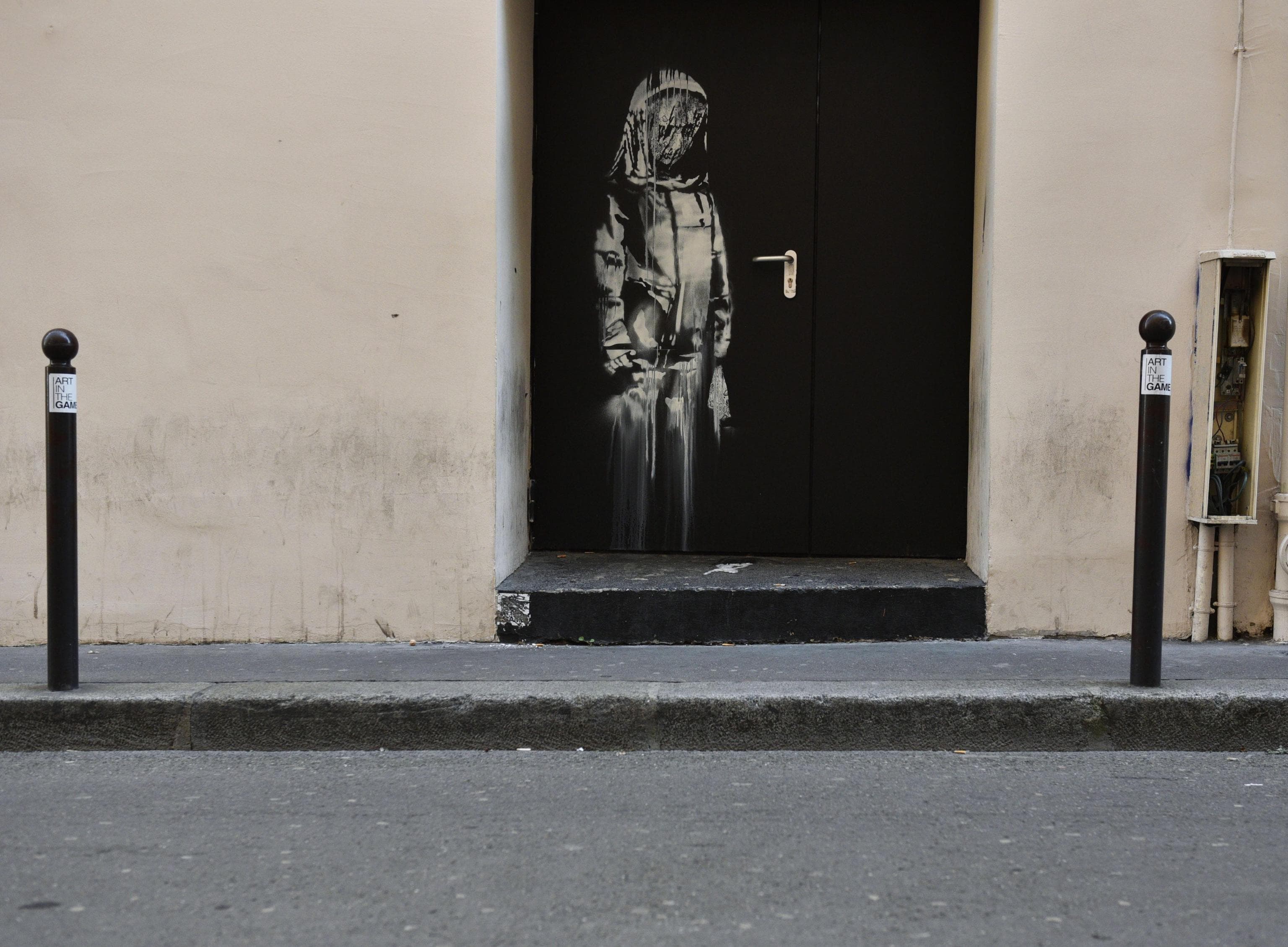 Banksy, rubato a Parigi il murale in memoria delle vittime del Bataclan