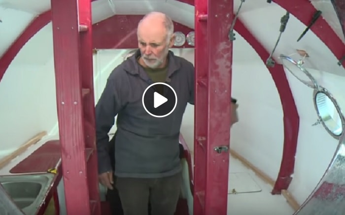 Jacques Savin, ex parà che sta attraversando Atlantico in barile compie 72 anni 1