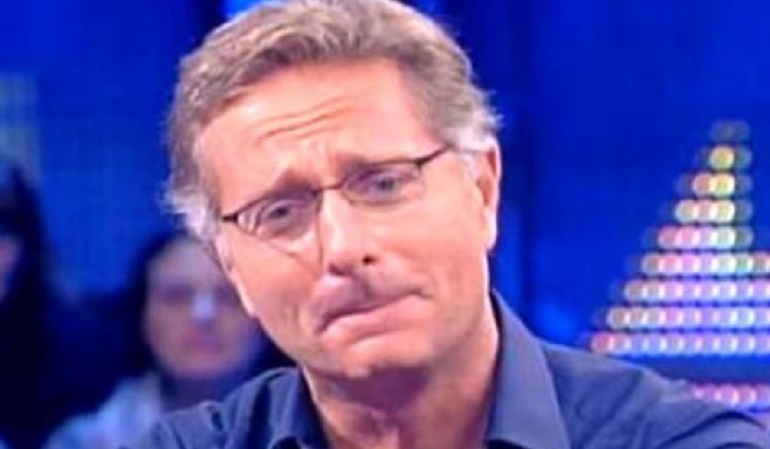 "Avanti un altro", Bonolis sbotta dopo la domanda sulle feci: "A 'L'Eredità fanno domande sull'inglese e noi..."