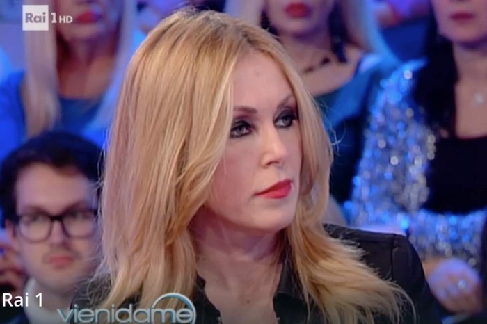 Roberta Bruzzone da Caterina Balivo: "Uno squilibrato molestò i miei genitori"