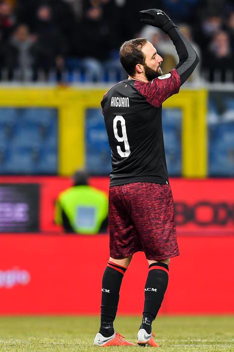 Calciomercato Milan, Higuain-Chelsea è un intrigo. Fellaini nel mirino