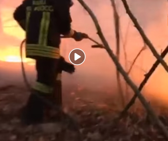 Varese, Monte Martica in fiamme: Canadair di nuovo in azione
