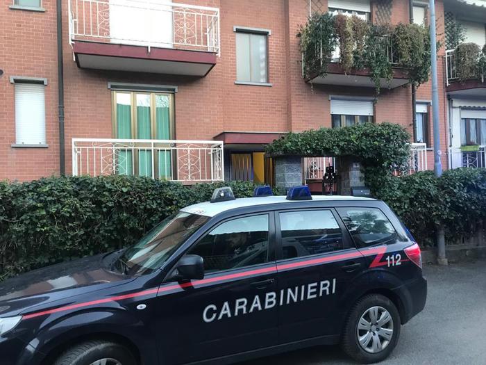 Sant'Antonino di Susa, strangola figlio col cavo del pc. Poi chiama carabinieri: "Venite a prendermi"