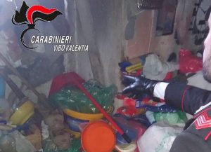 Filogaso (Vibo Valentia), costretta ad 11 anni a vivere tra i rifiuti1