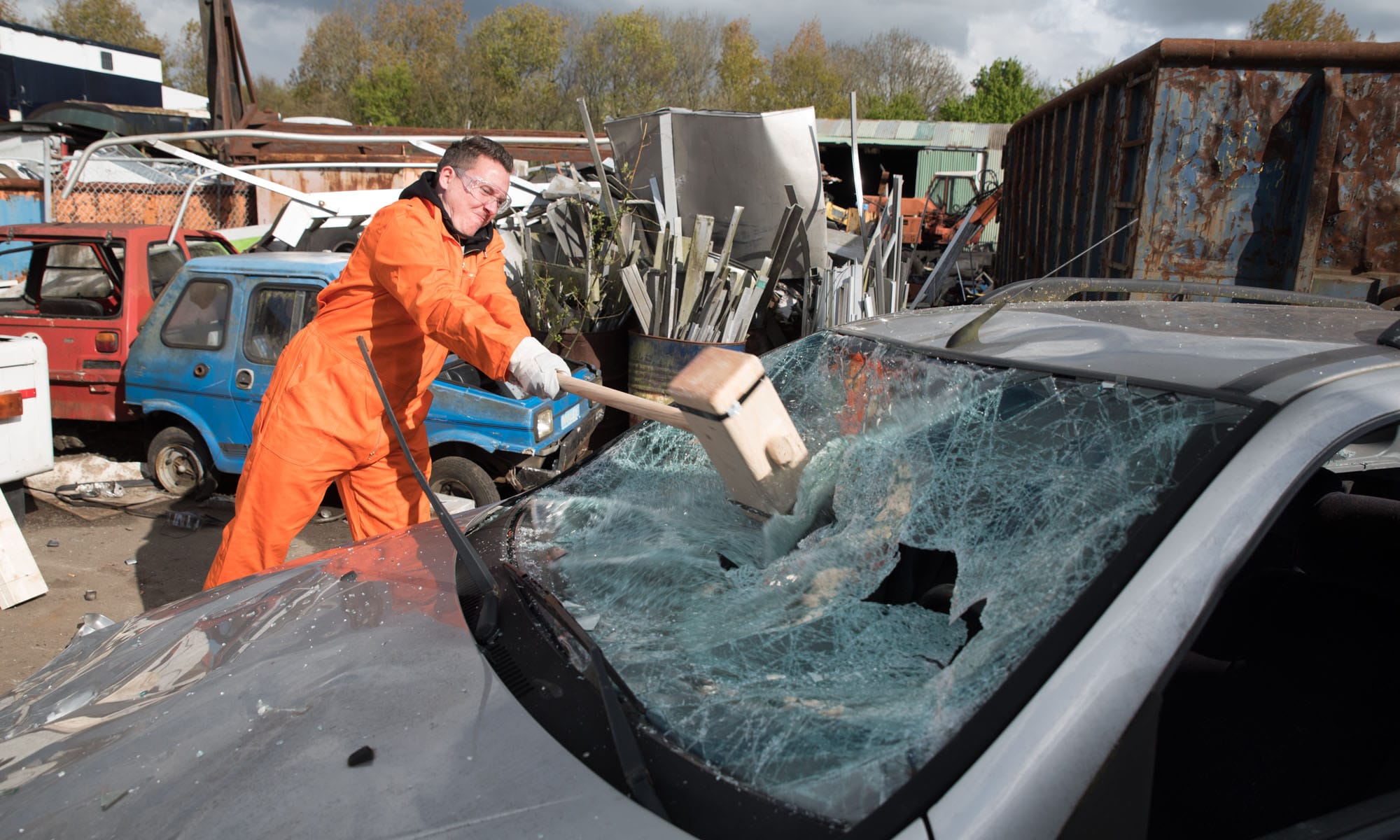 Carsmash: spaccare le auto per divertimento. Ad Amsterdam è un rimedio anti-stress
