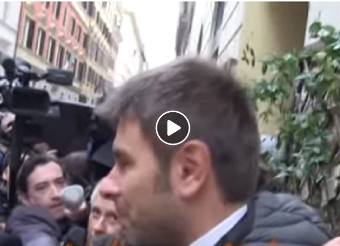 Di Battista: "Politica per me è volontariato. Non voglio vivere con soldi pubblici"
