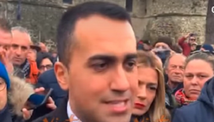 Migranti, Di Maio: "Francia stampa il Franco delle Colonie