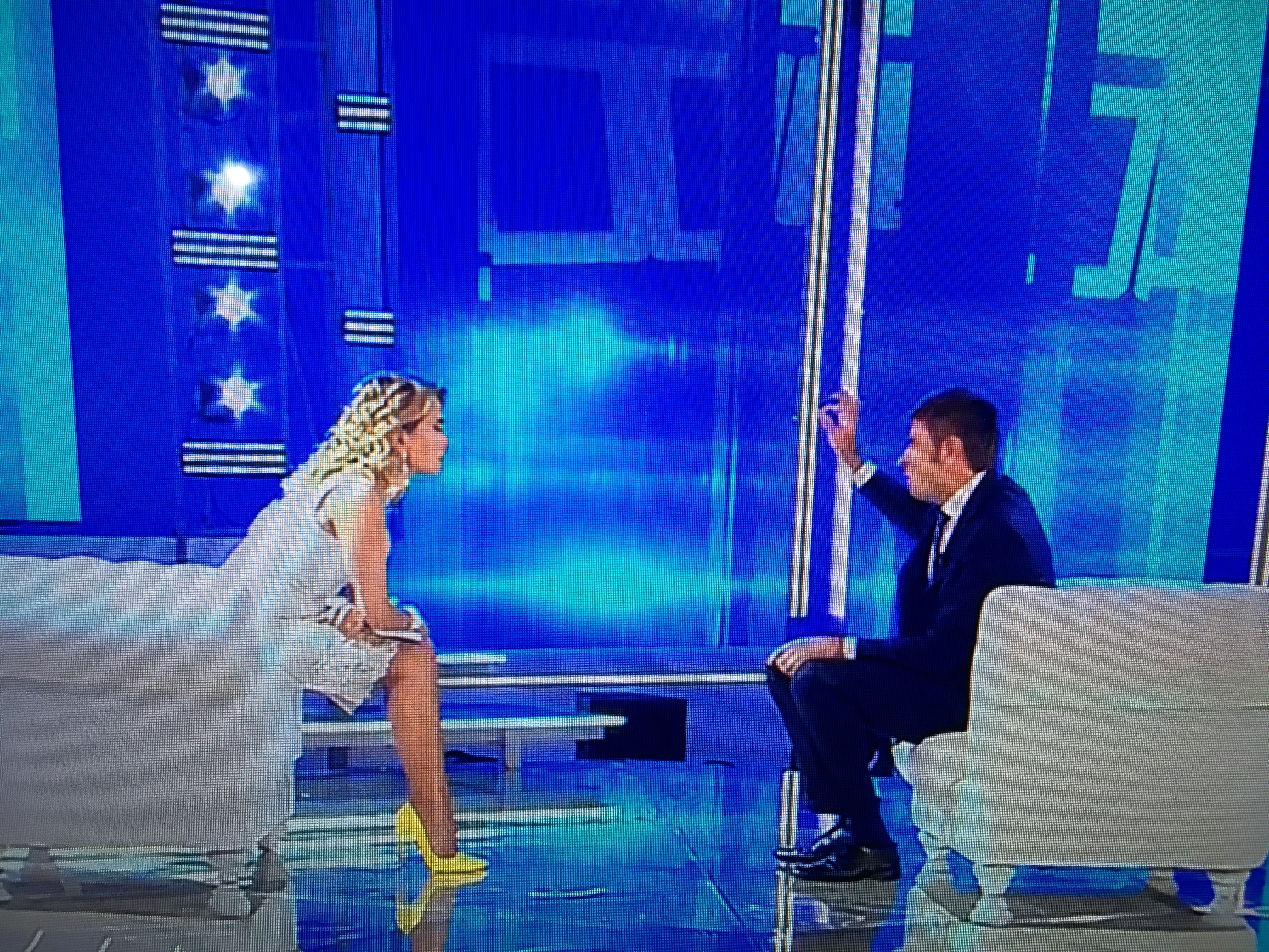 Alessandro Di Battista da Barbara D'Urso: "Migranti Sea Watch devono sbarcare"