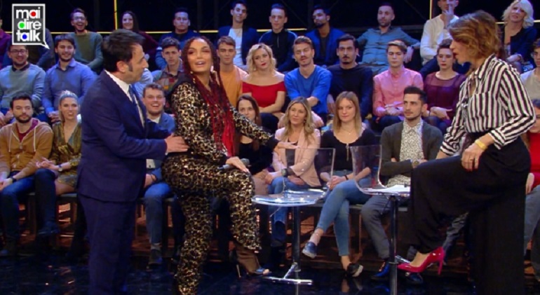 "Mai dire Talk", Elettra Lamborghini: "Come lo shakeriamo noi italiane..."