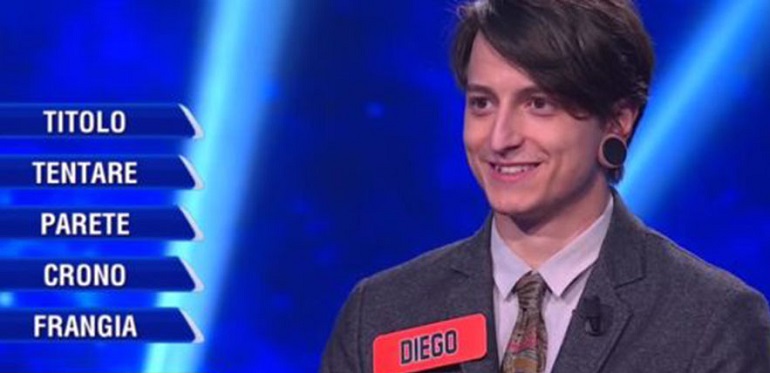 "L'Eredità", tutte pazze per il campione Diego: "Me lo sbatterei anche..."