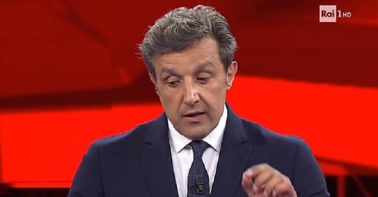 L'Eredità, la domanda: "E' una città della Sicilia. Inizia per C...". Il concorrente: "Cagliari!"