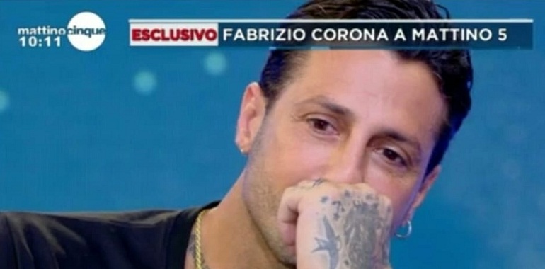 "Mattino 5", la telefonata di Fabrizio Corona in diretta: "Belen è uno dei punti fermi della mia vita"