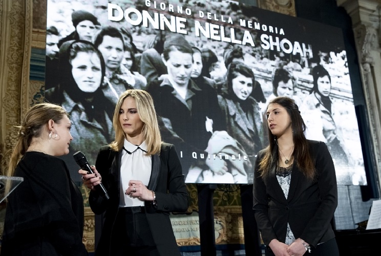 Giorno della Memoria al Quirinale. Mattarella: "Non esiste democrazia nei paesi dove si negano diritti alle donne''