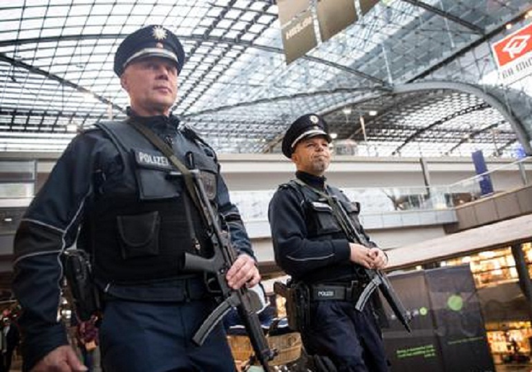 Germania, serie di allarmi bomba: evacuati i tribunali di sei diverse città (foto d'archivio Ansa)