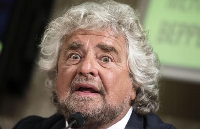 Beppe Grillo diventa pro-vax, commenti social: "Tradimento", "non vi voto più"