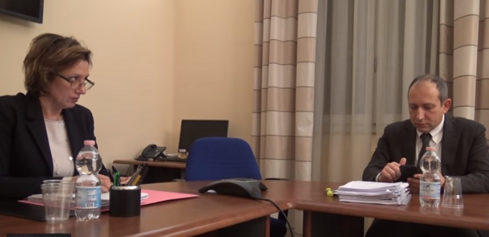 Imbarazzo in comune sono solo in tre e la sindaca....