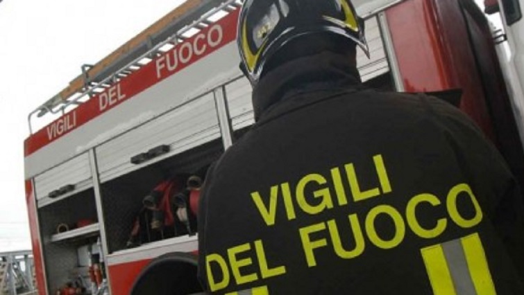 Brescia, vasto incendio nei boschi sopra Tignale (foto d'archivio)