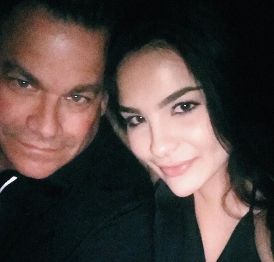 Isabel Sainz, 18 anni, incinta di Joseph Conner, 51 anni. Una storia a lieto fine