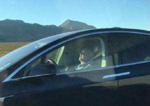 Las Vegas: Tesla ha il pilota automotico, automobilista dorme alla guida2