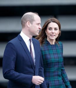 Kate Middleton e il cappottino scozzese di Alexander McQueen2