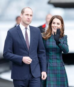 Kate Middleton e il cappottino scozzese di Alexander McQueen5
