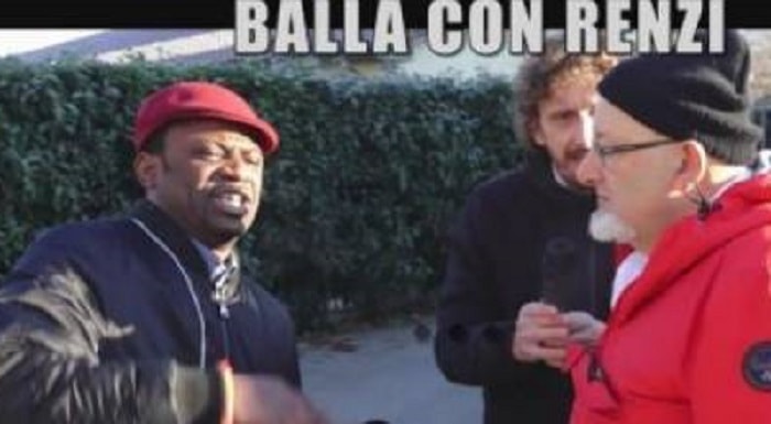 Le Iene, Tiziano Renzi insulta l'ex dipendente nigeriano Omogui Evans: "Faccia di m..."