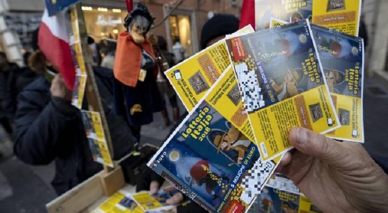 Lotteria Italia, come ritirare i premi? Negli ultimi 17 anni non ritirati 27 milioni di euro (foto Ansa)