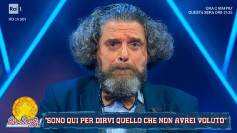 Luigi Miseferi, il comico si commuove in diretta: "Battaglia dorme un sonno profondo"
