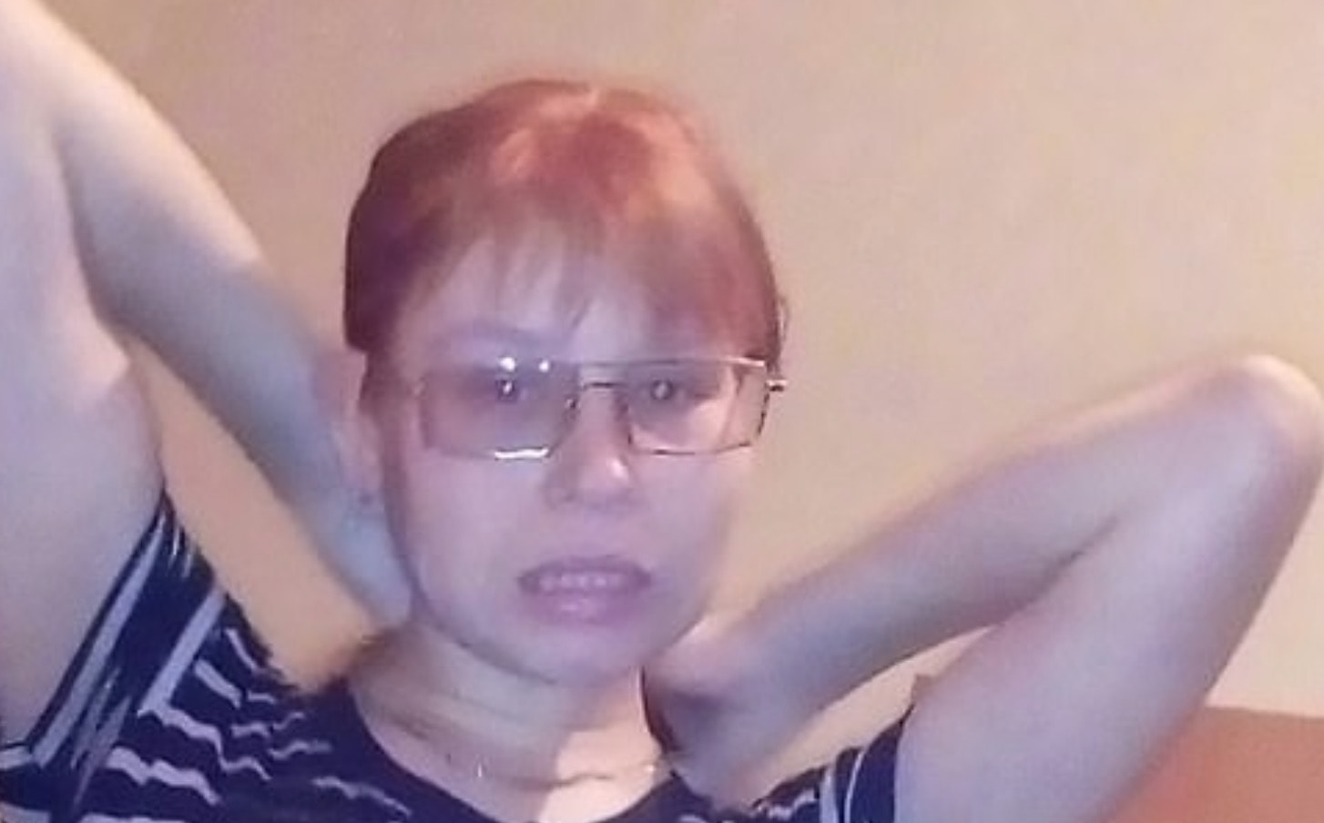 Russia, vodka al figlio di 8 mesi per farlo dormire. Ma il piccolo muore