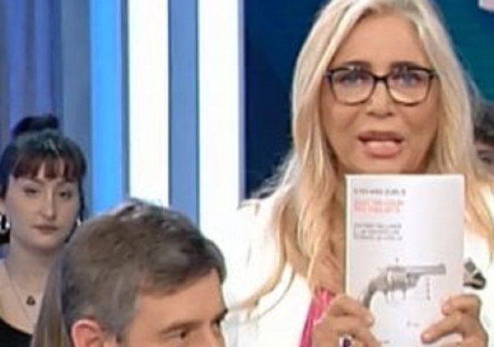 Mara Venier saluta Antonio Pallante, attentatore di Palmiro Togliatti, a Domenica In