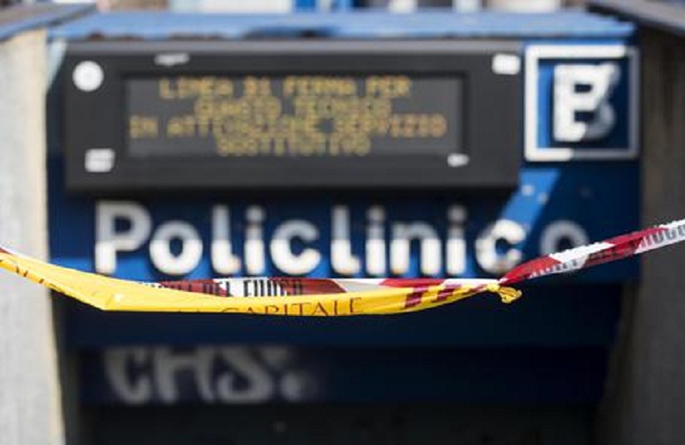 Roma, Metro B ferma per soccorrere un passeggero alla stazione Tiburtina (foto d'archivio Ansa)