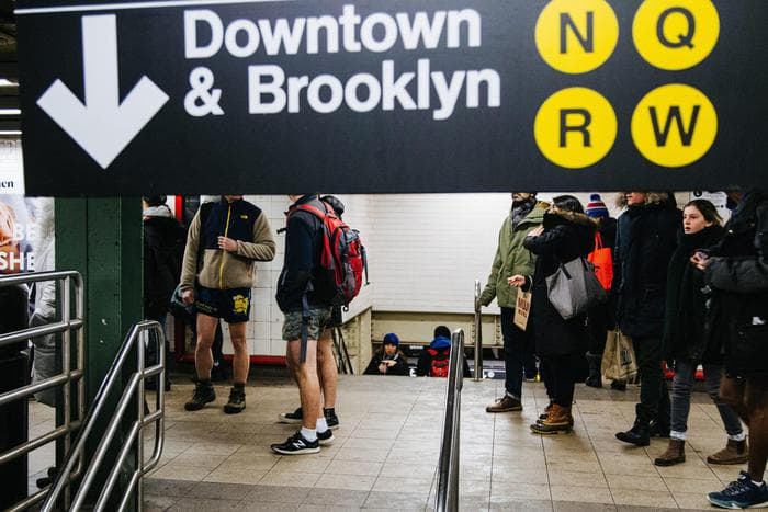 New York: Malaysia Goodmani mamma col passeggino cade sulle scale della metro e muore