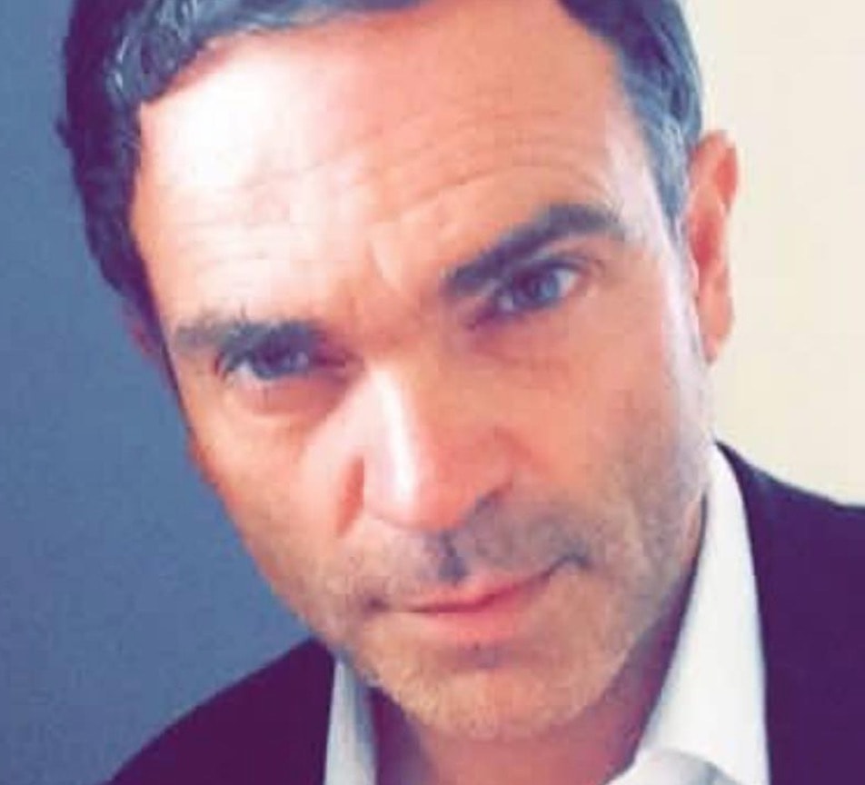 Yann Moix, scrittore francese: "Le donne di 50 anni? Sono invisibili. Vado solo con 25enni orientali"