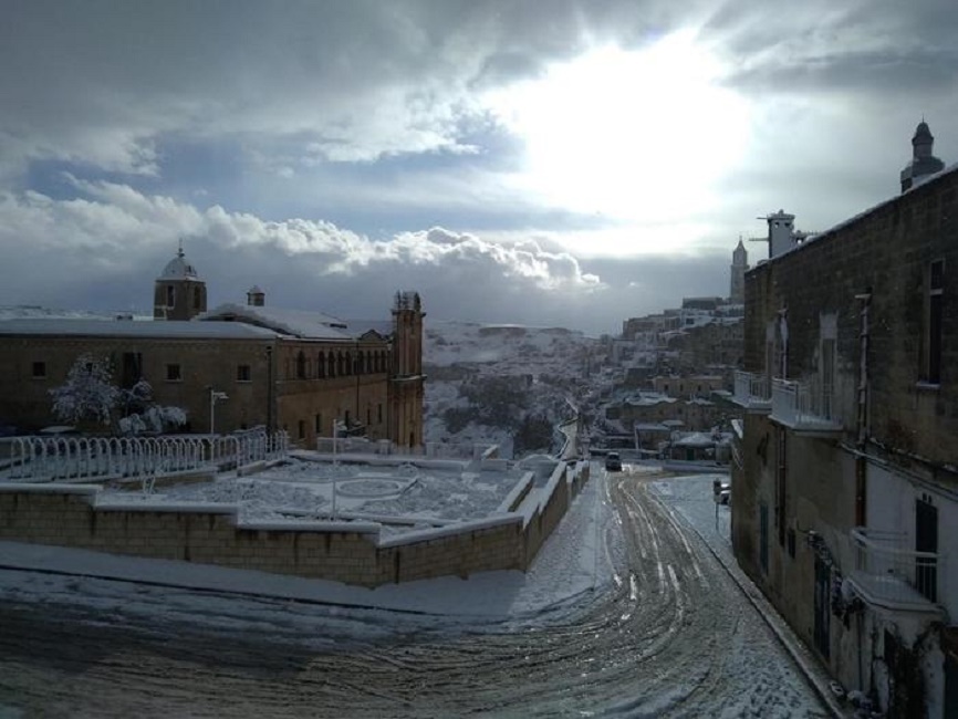 Meteo, tornano freddo e neve al Centro Sud anche a bassa quota