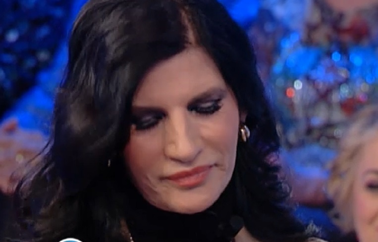 Vieni da me, Pamela Prati in lacrime: "Mi hanno rubato l'infanzia"