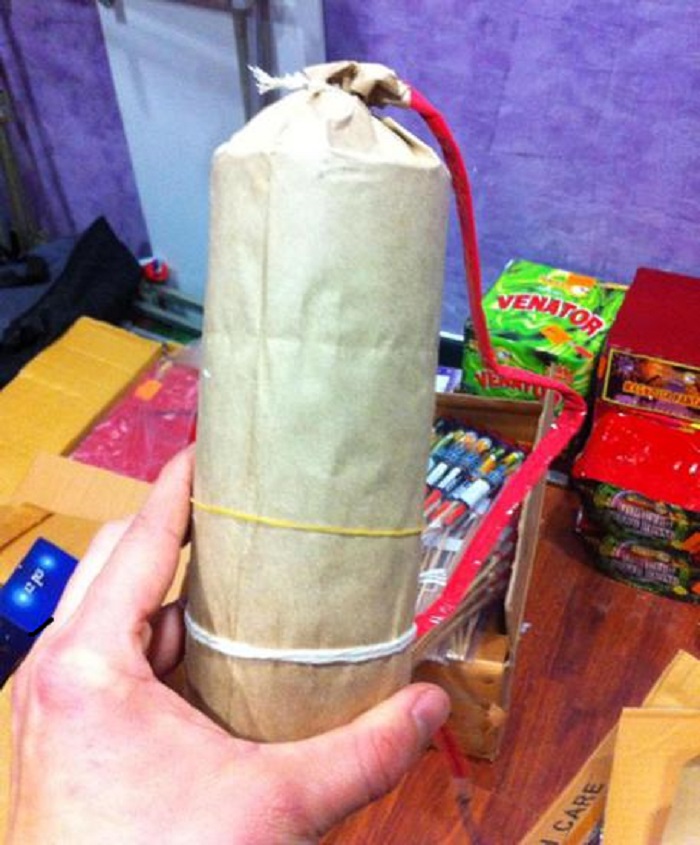 macerata urla negre a due ragazze