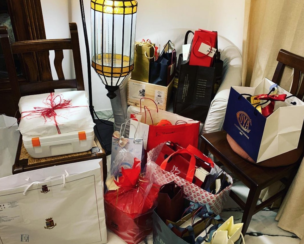 Elisa Isoardi, su Instagram la foto del regalo "legato" a Salvini