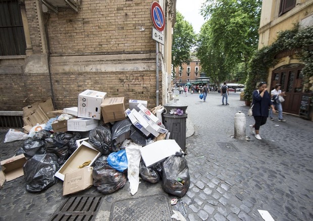 Rifiuti, scuole aperte a Roma: L'annuncio dei presidi