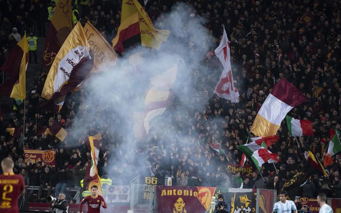 Roma-Entella, cori contro i napoletani ed i carabinieri da parte della Curva Sud