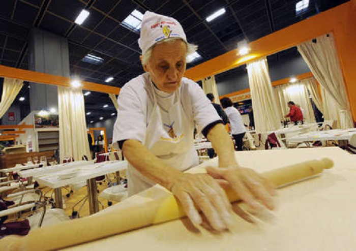 Kurz, Orban: operai votano sovranista e ricevono più orario e meno salario. In nome della patria