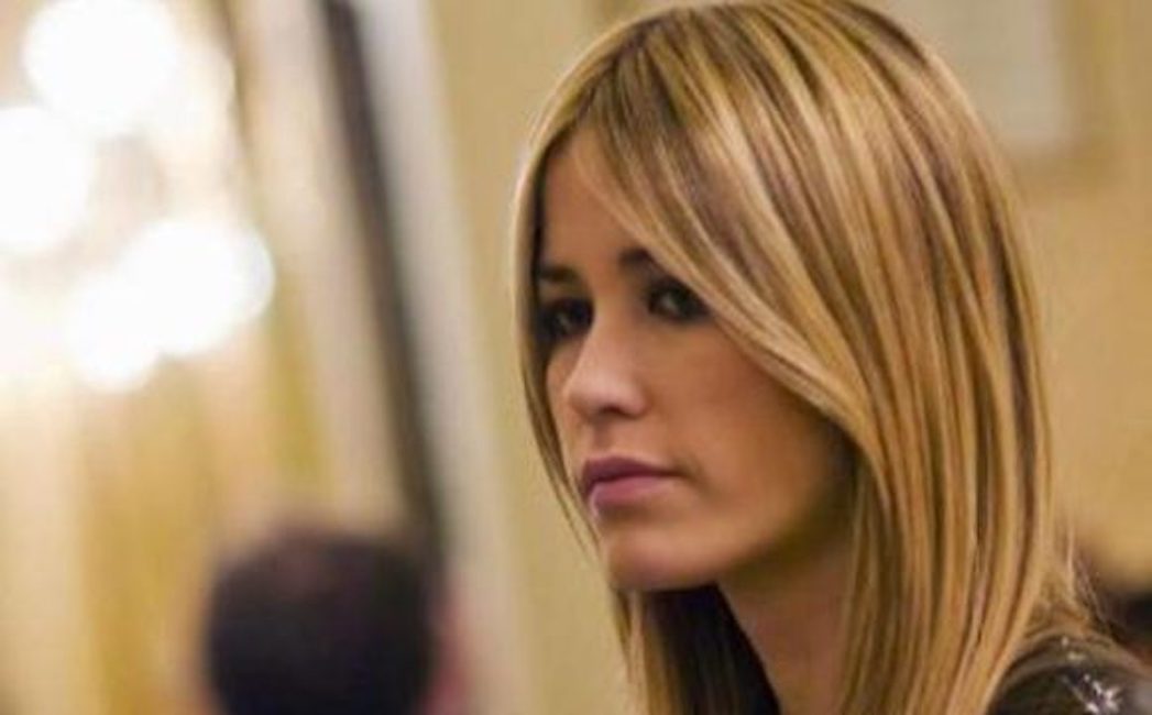 Elena Santarelli, ancora haters: "Metti una foto di tuo figlio anche se pelato"