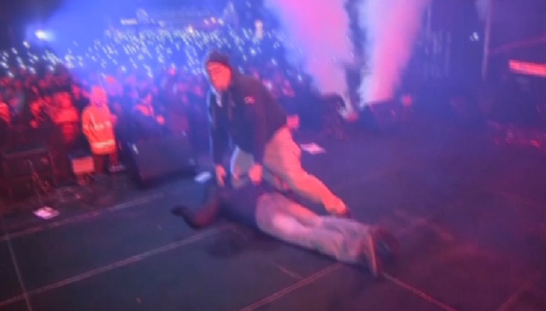 YOUTUBE Sindaco di Danzica accoltellato a un concerto di beneficenza