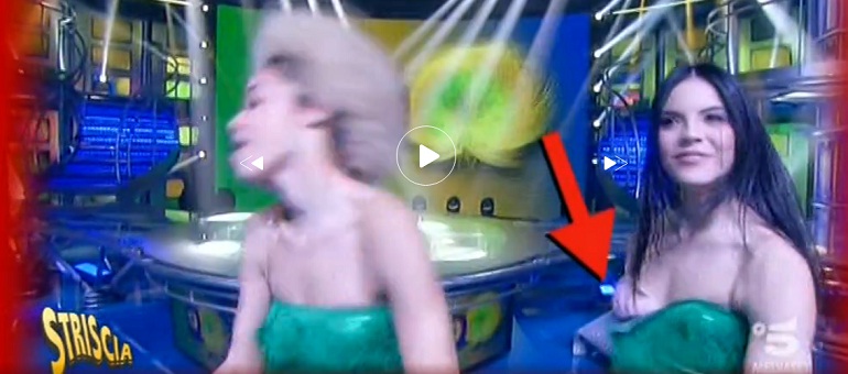 Striscia la Notizia, la velina Shaila perde una spallina e... VIDEO