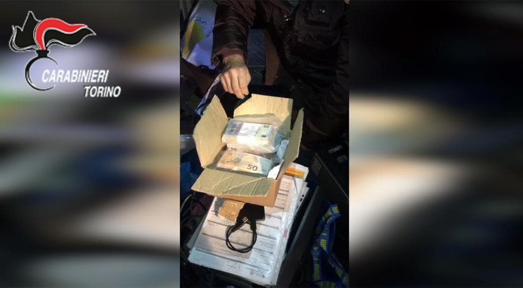 Torino, 1,3 mln di euro e 75 lingotti d'oro nel box5