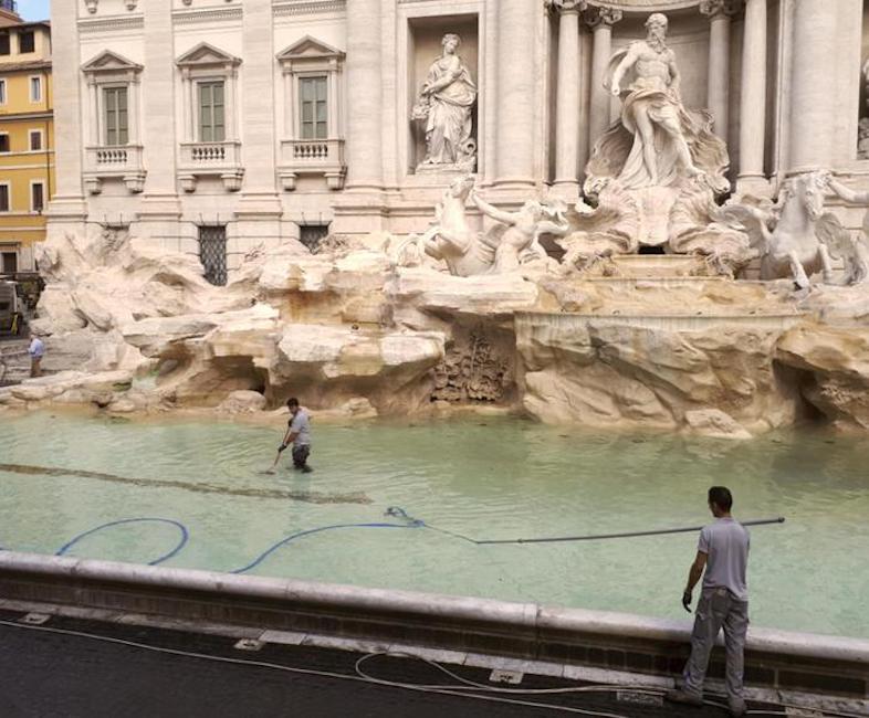 Fontana di Trevi, Raggi ci ripensa e rilancia: "Alla Caritas anche le monetine delle altre fontane"