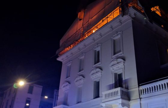 Milano, incendio in via Porpora: l'intervento dei Vigili del Fuoco