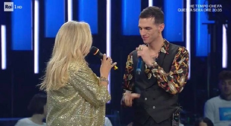 Domenica In, Mara Venier a Achille Lauro: "Ma sei fidanzato?"