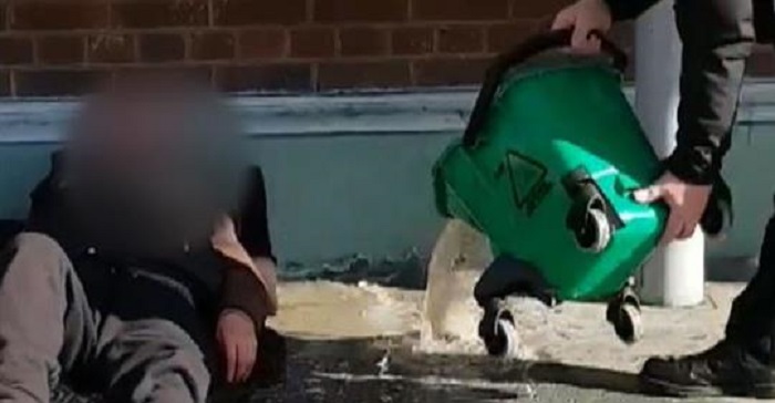 londra acqua clochard