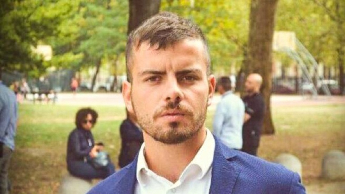 Alessio Carmagnini, maestro di tennis si accascia a terra e muore. Aveva 21 anni