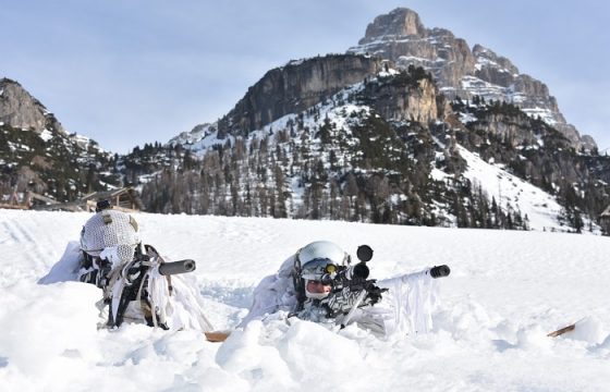 gli alpini si esercitano in montagna2